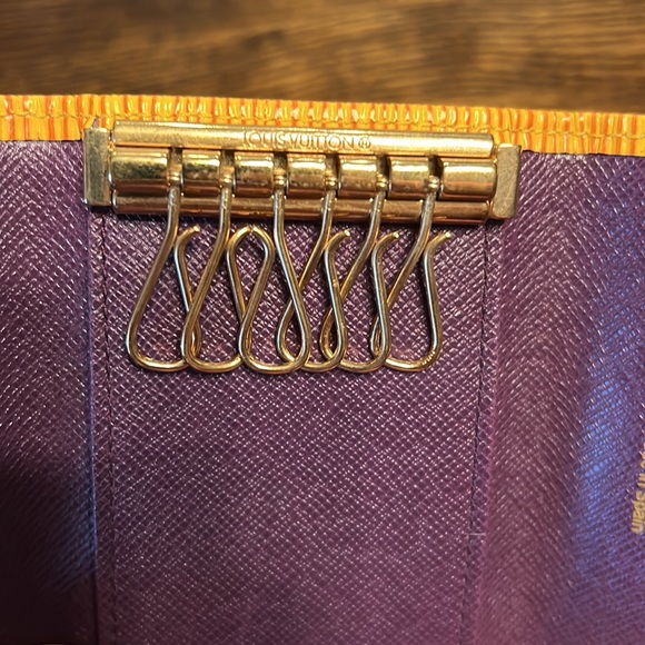 Louis Vuitton 1996 Epi Leather 6 Key Holder Wallet - Picture 9 of 16